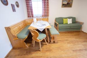 Two-Bedroom Apartment with Mountain View and Balcony Top 10 room in Das Eulersberg Apartments & Chalets