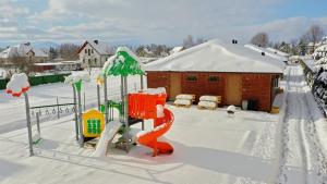 Apartament z Tężnią Solankową, Sauną, Kominkiem LED nad Jeziorem Żywieckim