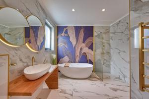 Villa Naya with Heated Pool and Hot Tub 