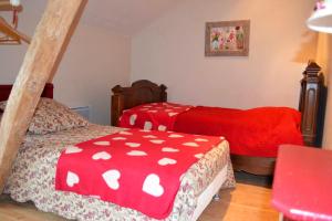 Villa accueillante à Saint-Vincent-Rive-dOlt avec piscine privée