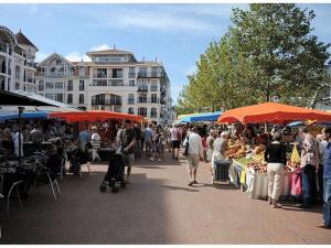 Arcachon : T2 moderne à 2 pas de la plage avec balcon, WiFi, parking et TV cinéma - FR-1-420-71
