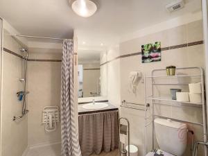 Appartement F2 Climatisé avec Terrasse et Parking à 700m des Thermes de Lamalou Les Bains - FR-1-451-121