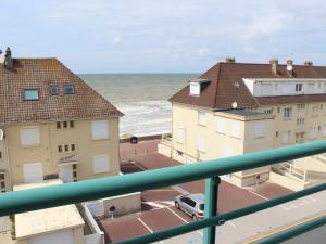 Duplex avec balcon, ascenseur et parking à Fort-Mahon-Plage - FR-1-482-59