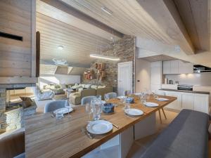 Appartement neuf et contemporain avec cheminée, proche pistes de Méribel - FR-1-565-61