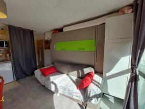 Studio moderne, centre station, terrasse sud, animaux admis - FR-1-516-194