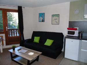 Studio rénové à Valfréjus, 4 pers, proche des pistes, balcon sud, cuisine équipée, draps inclus - FR-1-561-100