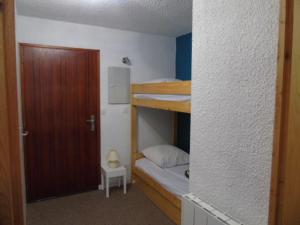 Studio rénové à Valfréjus, 4 pers, proche des pistes, balcon sud, cuisine équipée, draps inclus - FR-1-561-100