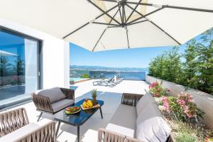 Villa Naya with Heated Pool and Hot Tub