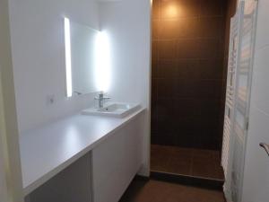 Appartement 6 pers avec balcon, piscine et accès direct plage à La Tranche-sur-Mer - FR-1-194-195