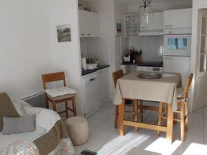 Appartements Appartement Fort-Mahon-Plage, 2 pieces, 4 personnes - FR-1-482-19 : photos des chambres