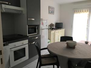 Charmante maisonnette à Fort-Mahon-Plage, près de la Baie dAuthie, 2 chambres, jardin, parking inclus - FR-1-482-38