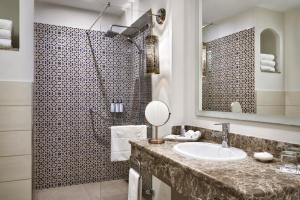 Guest Room - Twin Beds room in The Cove Rotana Resort - Ras Al Khaimah