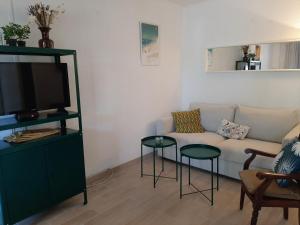 Maison rénovée avec terrasse à 700m des plages, marché et activités - Tennis et piste cyclable à 10m - FR-1-239-385