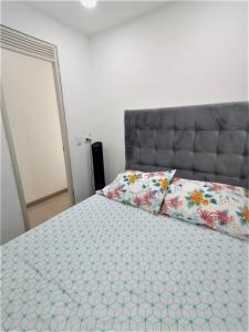 Acogedor, Gran Vista a las Montañas y a la Ciudad!