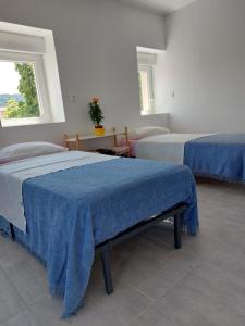 Appartements Chez Mary : Chambre Triple – Vue sur Montagne