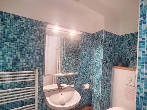 Appartement F2 à Lamalou-les-Bains, proche centre-ville et thermes, avec balcons et parking gratuit. - FR-1-451-34