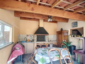 Charmant F2 avec terrasse près du centre et des thermes, animaux acceptés, options de services disponibles - FR-1-451-31