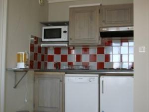Chaleureux 2P, balcon, proche pistes & commerces - FR-1-557-99