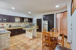 New in the heart of the city 5 min to US Embassy