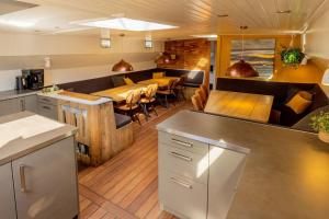 Boutique style ship 10 double cabins