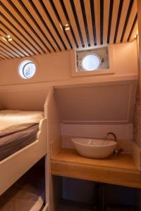 Boutique style ship 10 double cabins