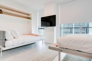 Modern and newly built studio with Pool, Gym, and Restaurant access