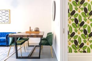 E10-2 Designer East Village Townhouse 1BR W D