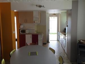 Maison de Plain-Pied à 700m de la Plage avec Jardin Privé, BBQ, et Parking – 6 Couchages - FR-1-246A-319