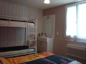 Maison de Plain-Pied à 700m de la Plage avec Jardin Privé, BBQ, et Parking – 6 Couchages - FR-1-246A-319