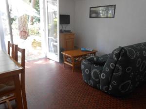 Maisons de vacances Maison de 45 m², terrasse, jardin, proche mer, golf et sentiers cotiers – 4 pers. - FR-1-397-13 : photos des chambres