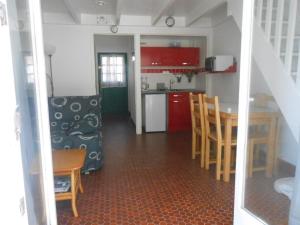 Maisons de vacances Maison de 45 m², terrasse, jardin, proche mer, golf et sentiers cotiers – 4 pers. - FR-1-397-13 : photos des chambres