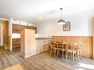 Appartement cosy, 2 chambres, centre village, proche pistes, parking, wifi, balcon, animaux sur demande - FR-1-437-25