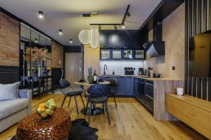 APARTAMENT CHICAGO - stylowy apartament z KLIMATYZACJĄ o bardzo wysokim standardzie w centrum miasta, z prywatnym zadaszonym parkingiem - IZBY PODHALAŃSKIE