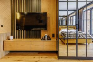 APARTAMENT CHICAGO - stylowy apartament z KLIMATYZACJĄ o bardzo wysokim standardzie w centrum miasta, z prywatnym zadaszonym parkingiem - IZBY PODHALAŃSKIE