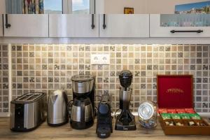 Rubys summer house with spacious garden and free parking