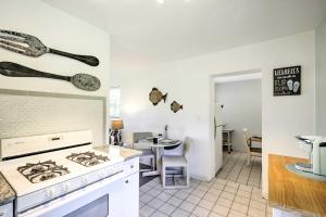 Walk to Beach New Smyrna Beach Abode with BBQ!