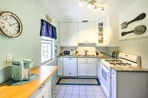 Walk to Beach New Smyrna Beach Abode with BBQ!