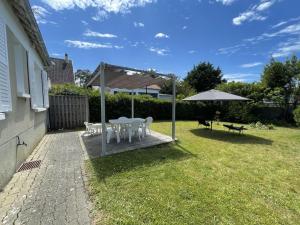 Maisons de vacances Maison Jullouville, 3 pieces, 4 personnes - FR-1-361-34 : Maison de Vacances (4 Adultes)