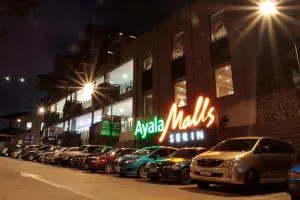 Lucky East Serin with Netflix DisneyPlus FreeCoffeeTea & Recliner - Tabla