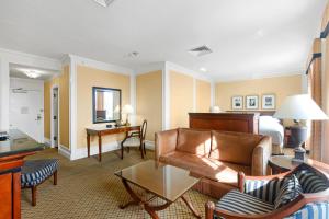 Junior King Suite room in InterContinental Mark Hopkins San Francisco an IHG Hotel