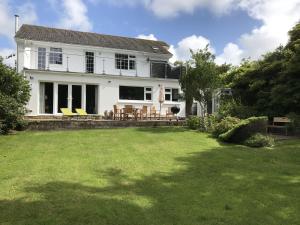 BRAUNTON WHITE HOUSE 4 Bedrooms