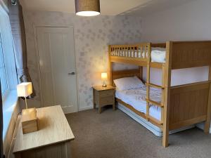 BRAUNTON WHITE HOUSE 4 Bedrooms