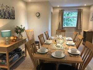 BRAUNTON WHITE HOUSE 4 Bedrooms