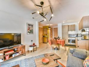 T2 cabine avec terrasse, parking et WIFI proche des pistes - FR-1-685-54