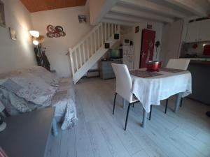 Villa Mitoyenne avec Jardin, Proche Plage à Seignosse, Piscine, Parking Privé et Wifi - FR-1-239-421