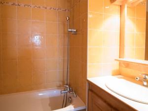 Appartements Appartement spacieux au pied des pistes, 2 chambres, wifi, parking inclus - FR-1-508-29 : photos des chambres