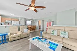 Surfside Paradise Retreat - 3BR and 2BA Duplex, Grill, DOG FRIENDLY - Close to the Beach! - 因迪兰提克