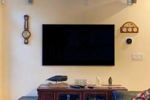 1 Mi to Beach Home with Fire Pit and BBQ in Cape Cod!