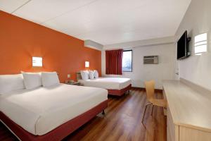 Queen Room with Two Queen Beds room in Motel 6-Lakeville MN - South - Lakeville