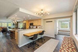 2112 The Pines Condo